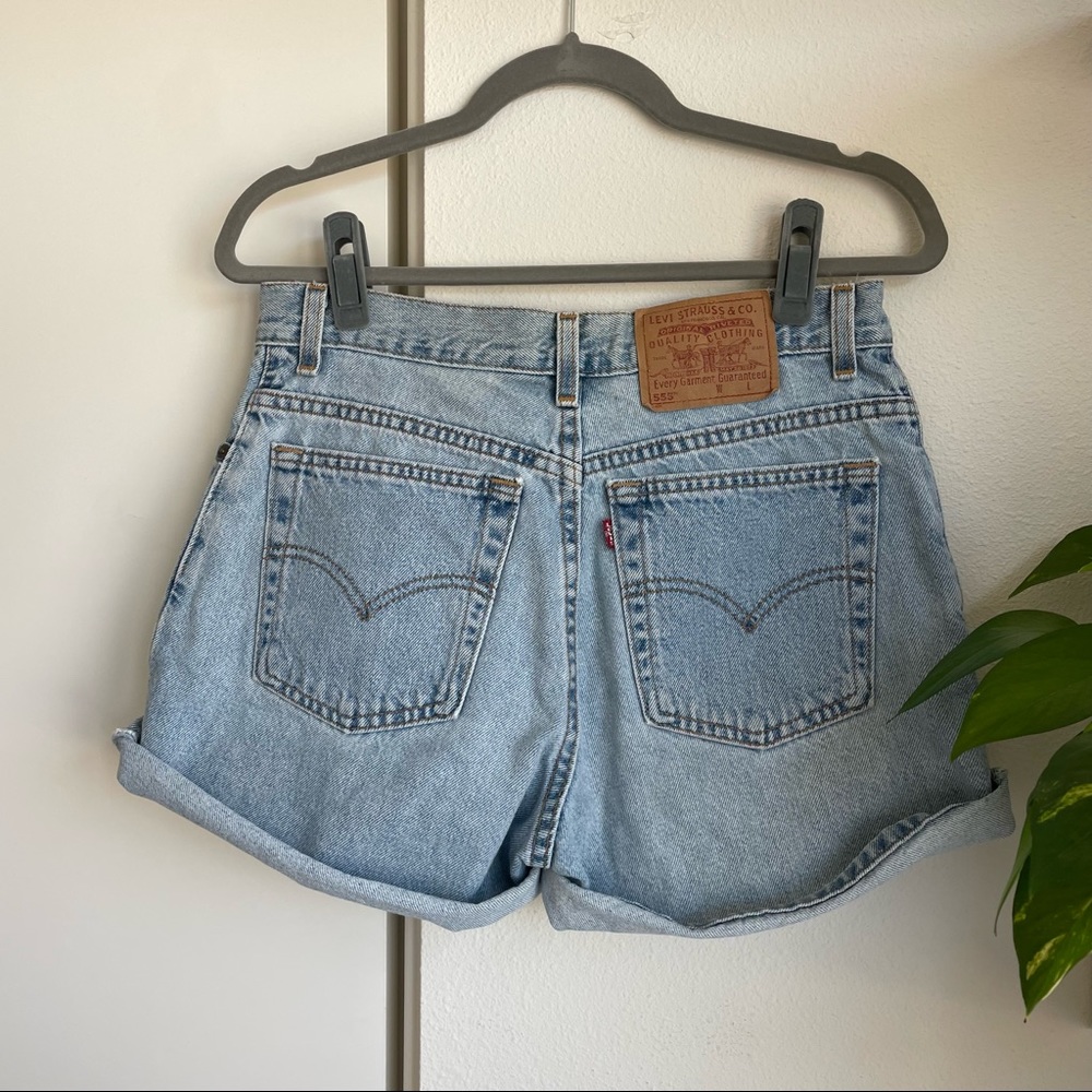 Levi’s — 555 Shorts — Light Wash Guy’s Fit (Uncut)